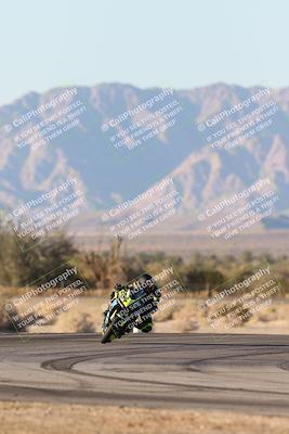 media/Dec-07-2025-CVMA (Sun) [[3e7d2de5dc]]/Race 18-Formula Twins-Formula 40 UL/